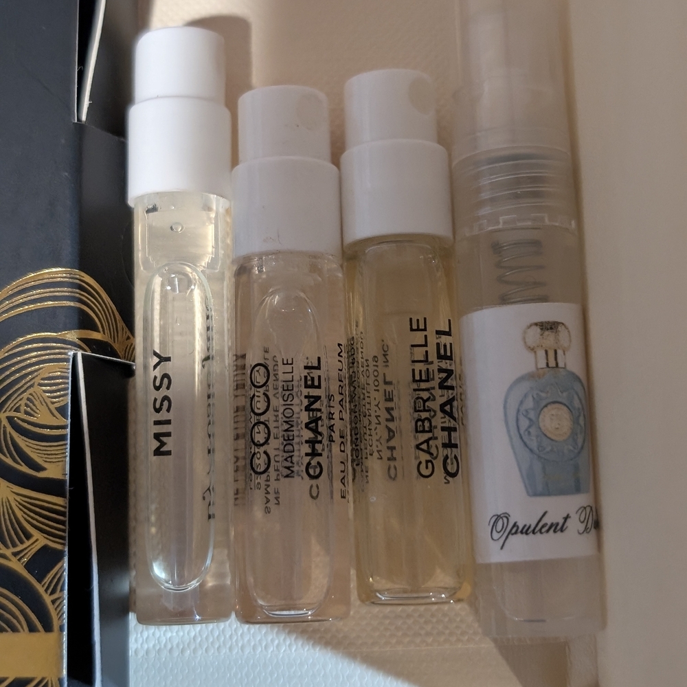 Lattafa The Kingdom for Women - Nearly Full Bottle + Luxury Sample Bundle! - Picture 3 of 7